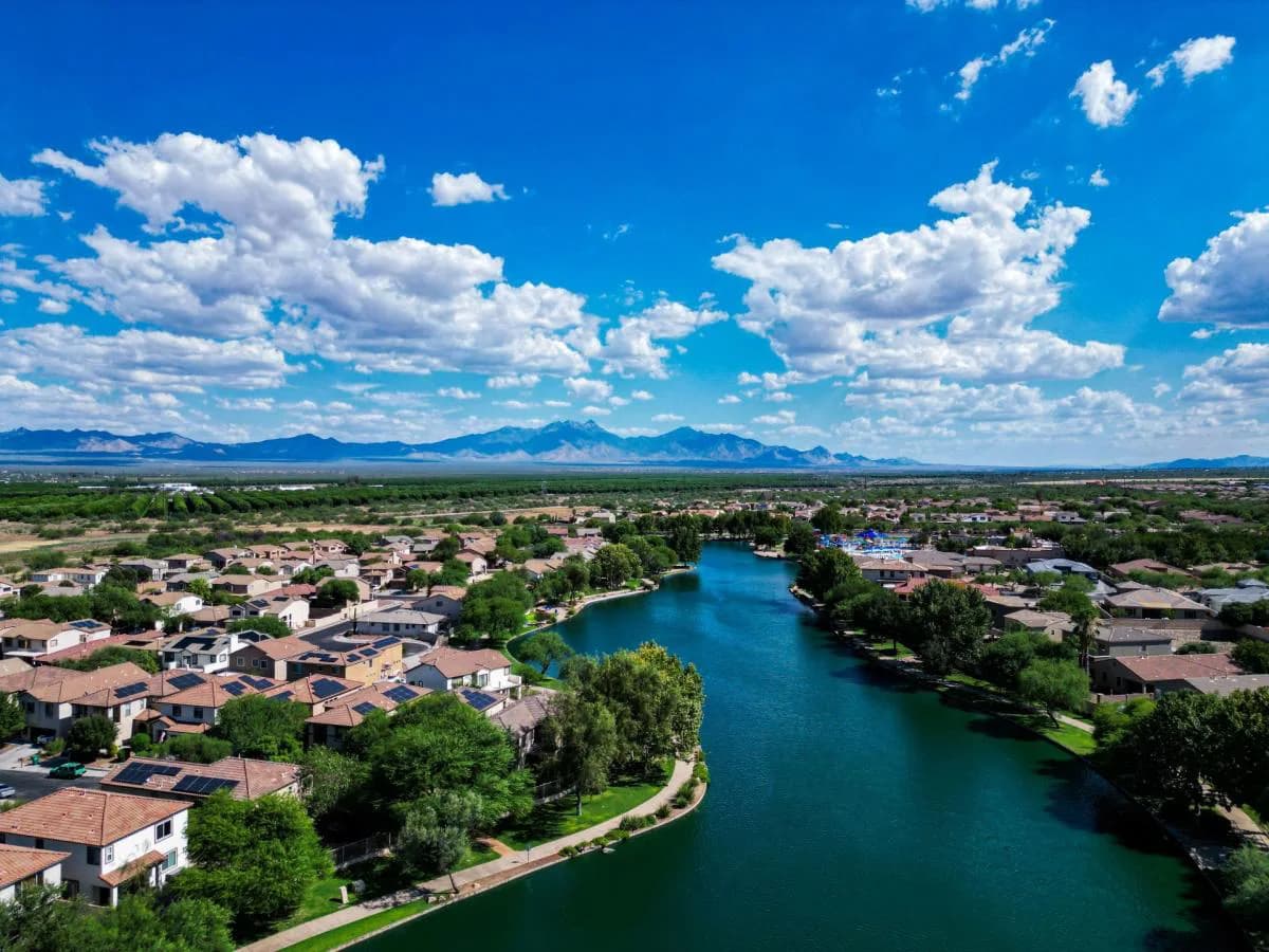Sahuarita landscape with mountains in the background